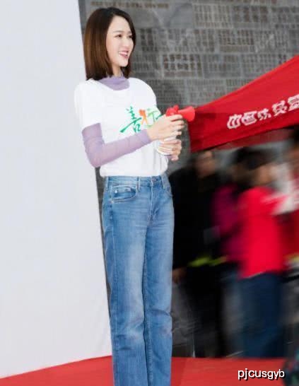 40岁陈乔恩不“装嫩”也能活成20岁的样子，气质好到让人嫉妒