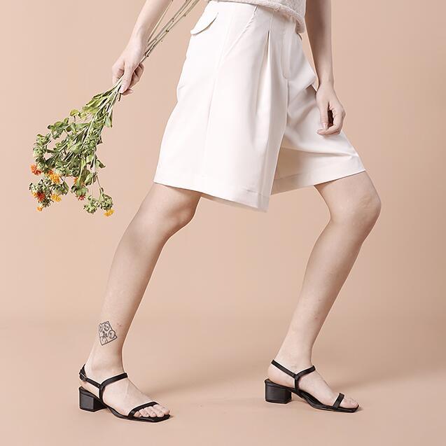 小清新一字带高跟鞋,别致几何形鞋跟设计,流露女人甜美的气质