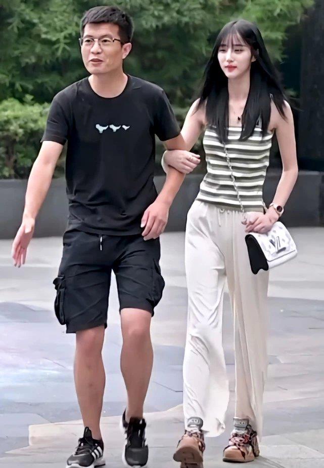 年龄差最大的情侣:男生长得像大叔,女生却美成少女,这是真爱