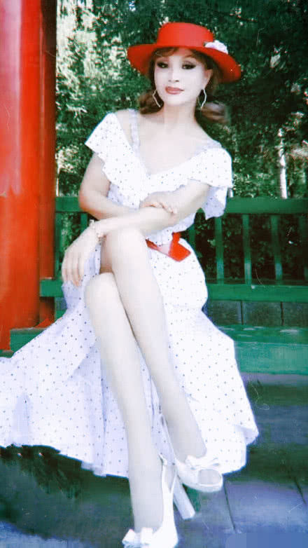爱美已到达“走火入魔”,为了美30年不吃晚饭,做手术都要化妆