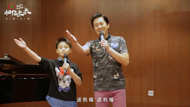 蔡国庆儿子太像爸!52岁蔡国庆和9岁儿子胖瘦差不多,还是小鲜肉