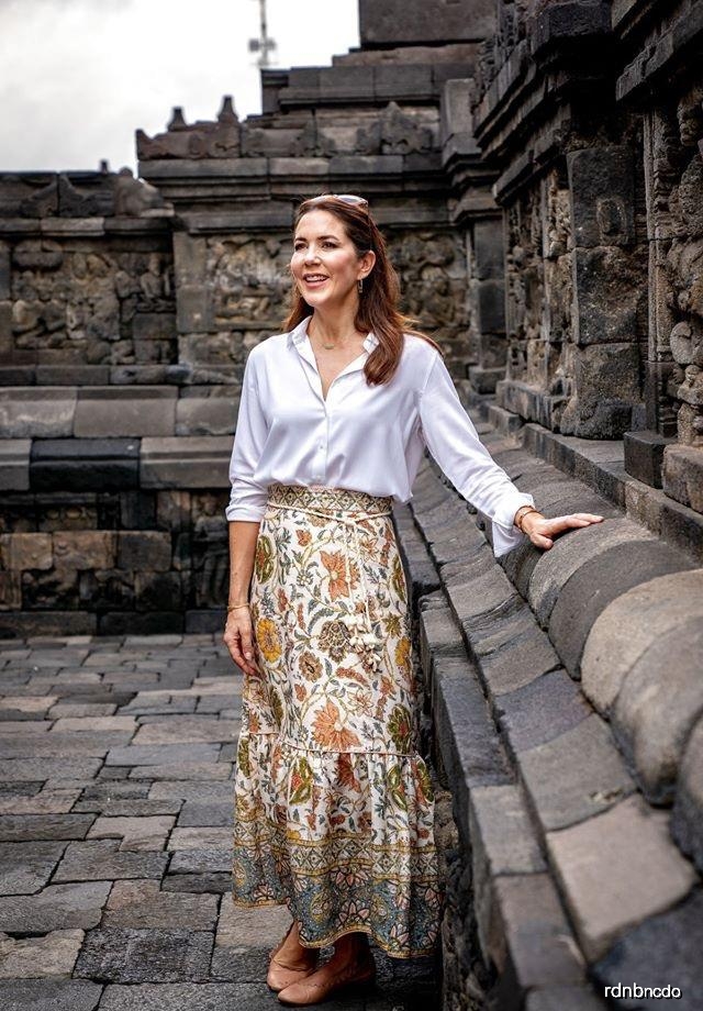 玛丽王妃简直太时髦了,穿日本和服改良版连衣裙,气质优雅又减龄