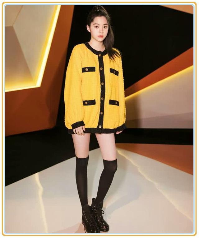 欧阳娜娜撞衫周洁琼,终于知道名媛和草根女孩的差距有多大了