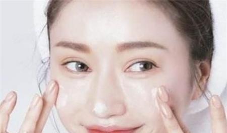 涂防晒的四个误区，出门前涂抹，不补防晒，最后一个很多人做错