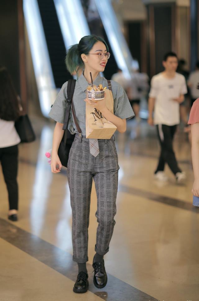 时常感觉自己存在感低?那是因为你缺少一身时髦的穿搭