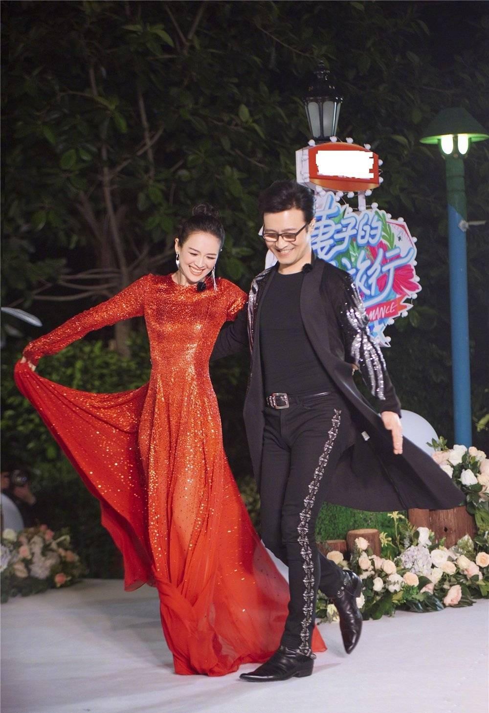 章子怡终于高调,一袭大红色亮片裙美艳动人,与汪峰热舞画面太美