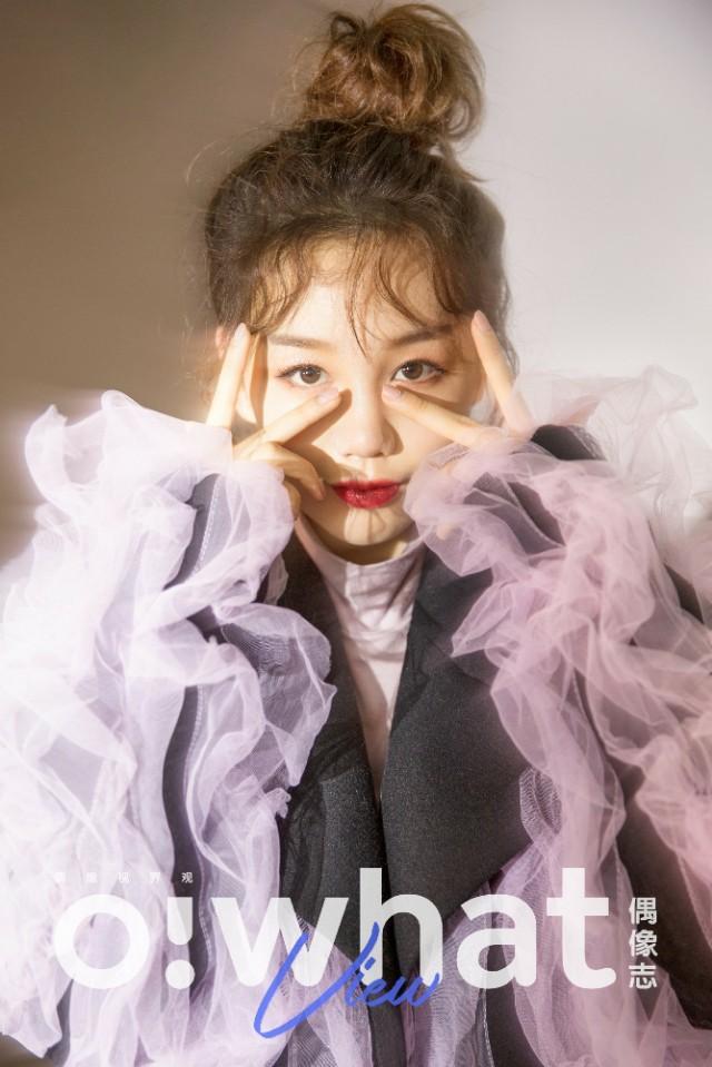 火箭少女齐拍封面大片!徐梦洁可爱到犯规,傅菁直接穿“塑料”!