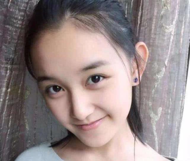 蒋依依怎么又变漂亮了,一身“套白”穿出少女范,网友:小仙女