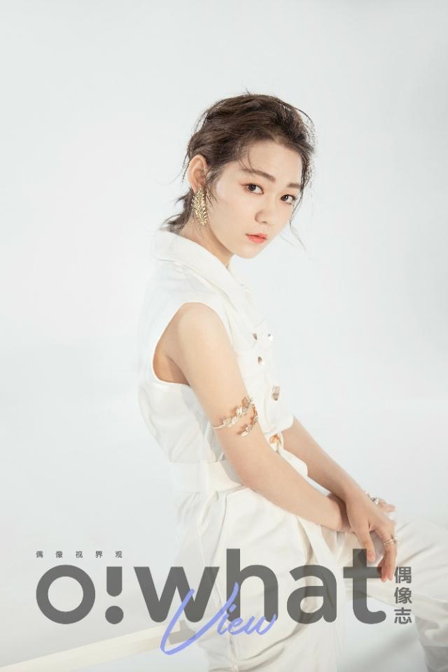 火箭少女齐拍封面大片!徐梦洁可爱到犯规,傅菁直接穿“塑料”!