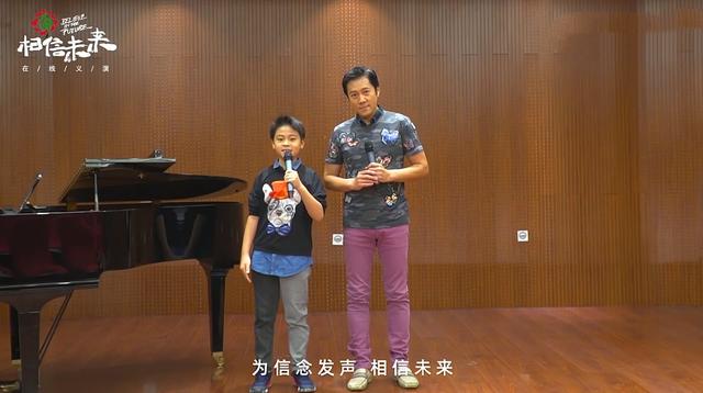 蔡国庆儿子太像爸!52岁蔡国庆和9岁儿子胖瘦差不多,还是小鲜肉