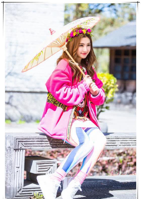 心疼任家萱的“美人腿”！露腿的季节偏偏要穿长裤遮疤，泪奔了 
