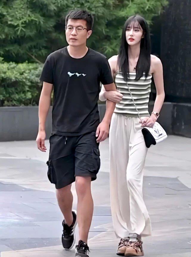 年龄差最大的情侣:男生长得像大叔,女生却美成少女,这是真爱