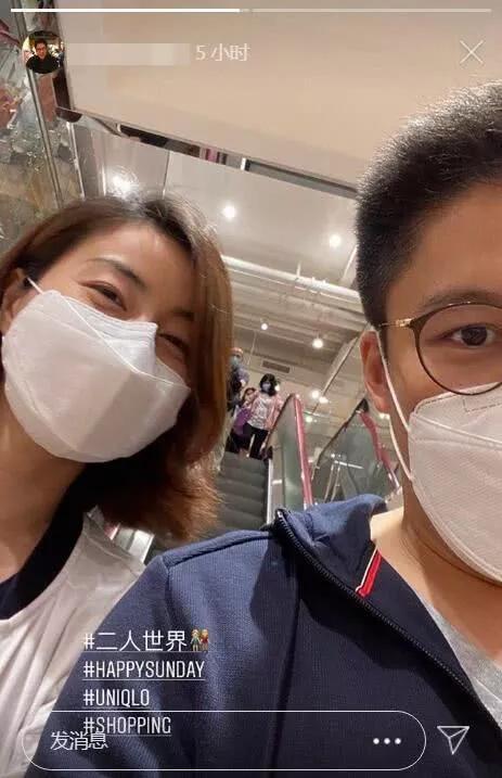 难得撇下仨娃!霍启刚陪妻逛街4小时,郭晶晶嫁豪门8年气质未变