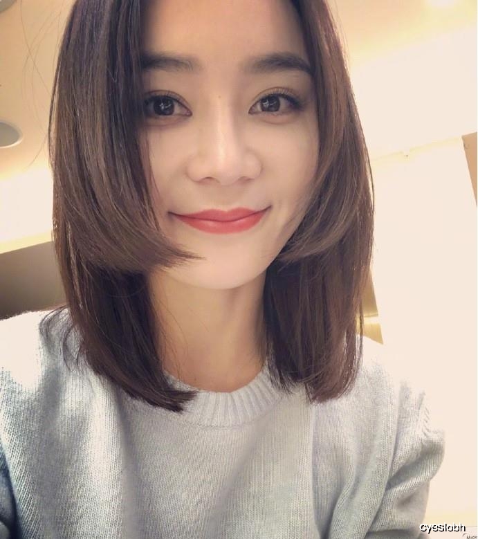 32岁袁姗姗终于换发型,公主切+浅蓝色毛衣气质变温柔,美回18岁