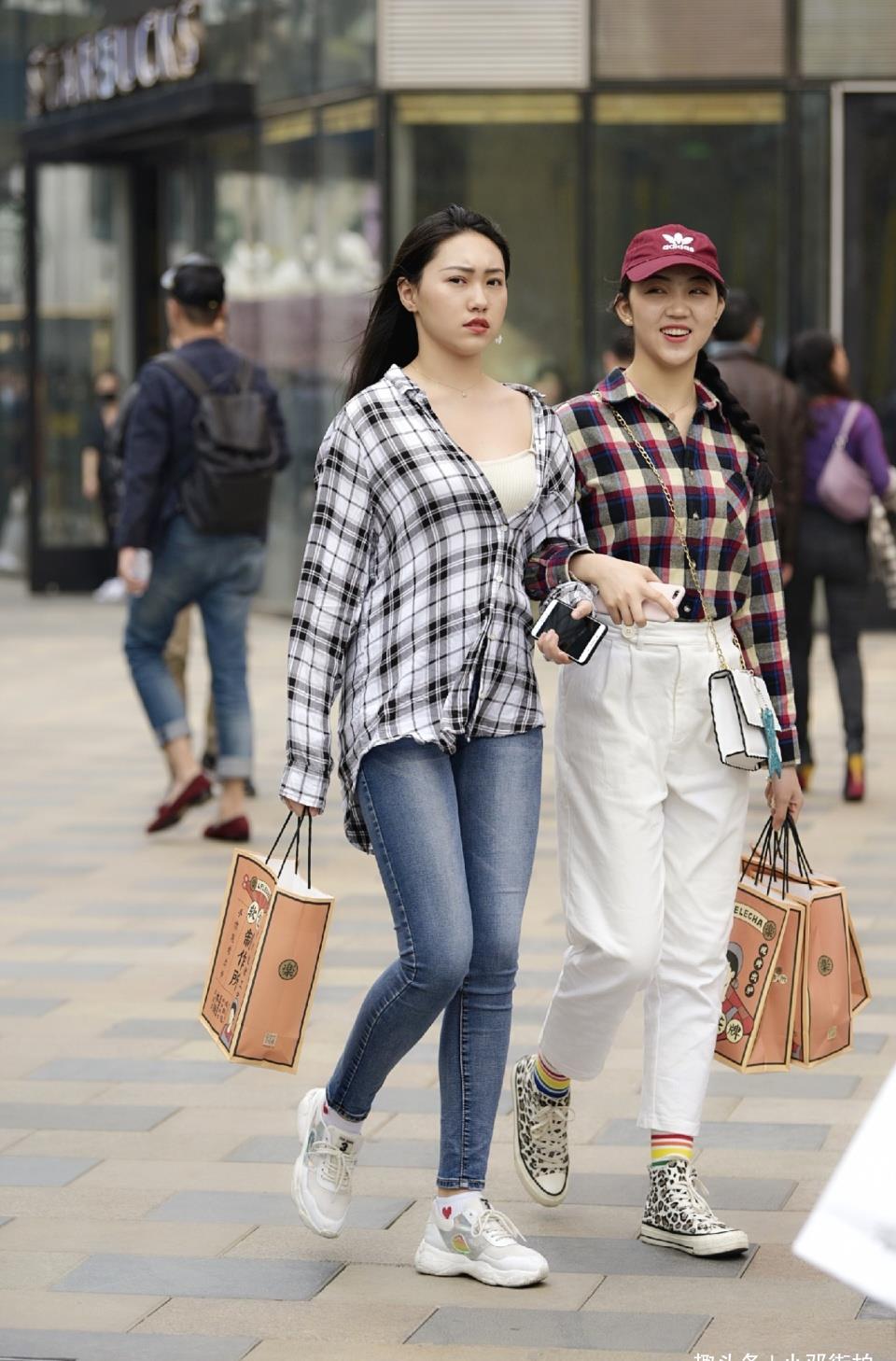 不同年龄性格的女孩,在穿衣搭配风格上也会有所不同