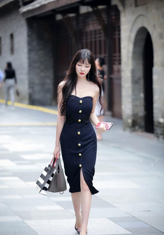 时尚美女街拍:时尚靓丽的美女,如一股清风徐来