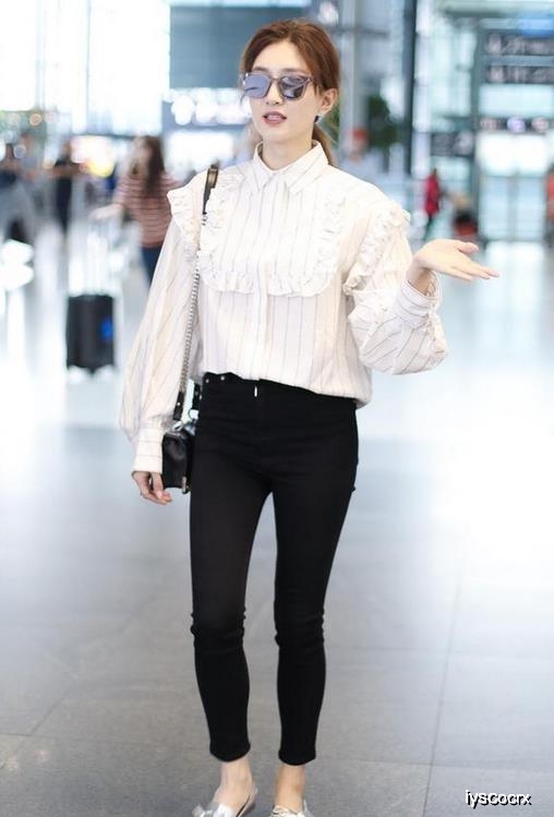 女生别总穿小白鞋,试试时下流行的乐福鞋,提气百搭还显高