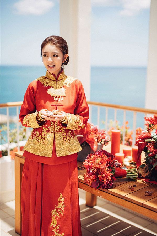安以轩搭配简约舒适,Look秀身材轻盈如少女