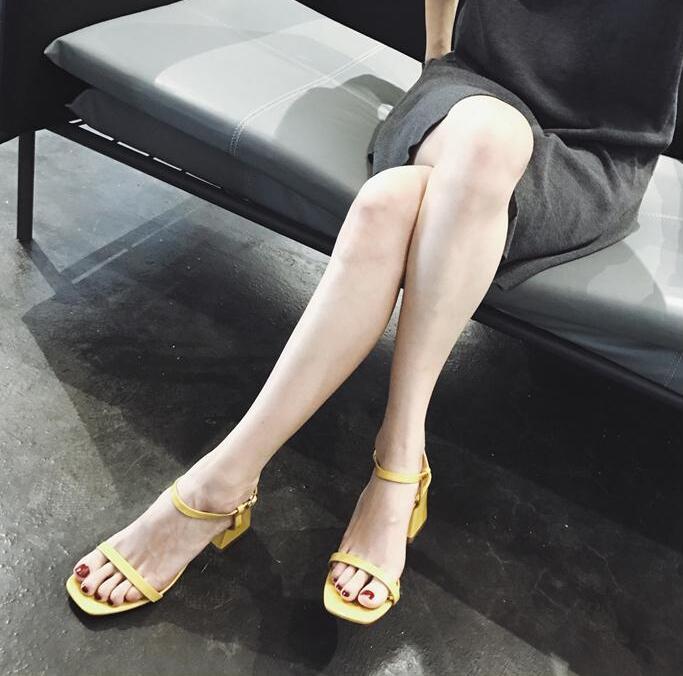 优雅的粗高跟设计,高跟鞋五花八门,散发女人的成熟魅力