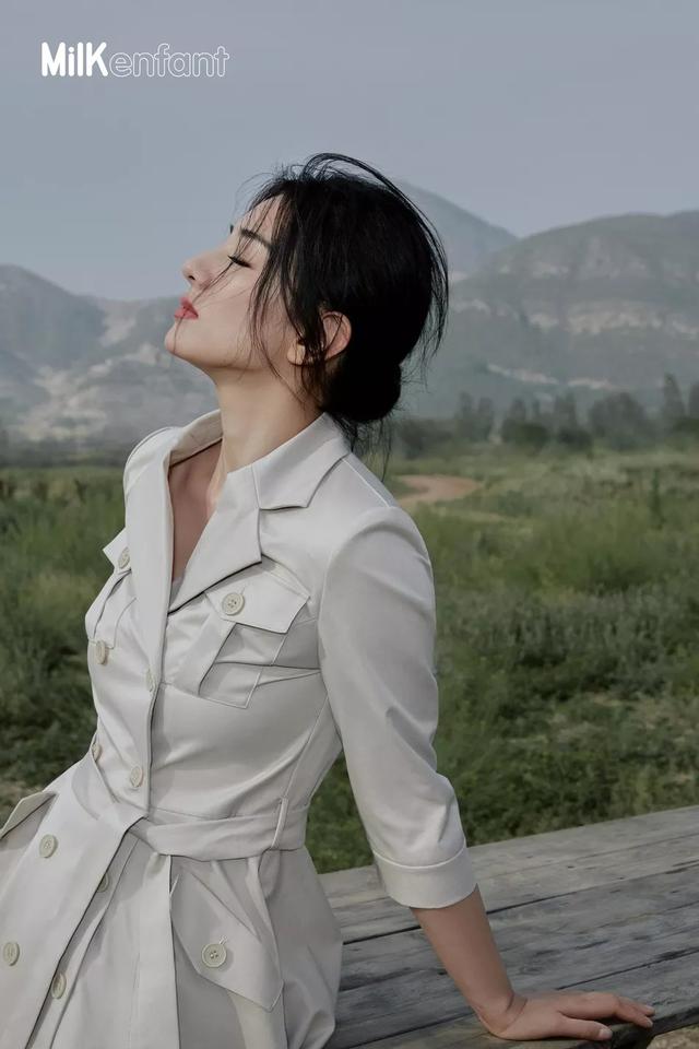 黄奕首携女儿拍大片，7岁铛铛气质初显美翻，模样像爸气质却像妈