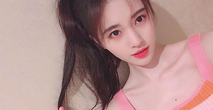 小背心打败“麒麟臂”？内衣外穿才是正确打开方式，更显高级感