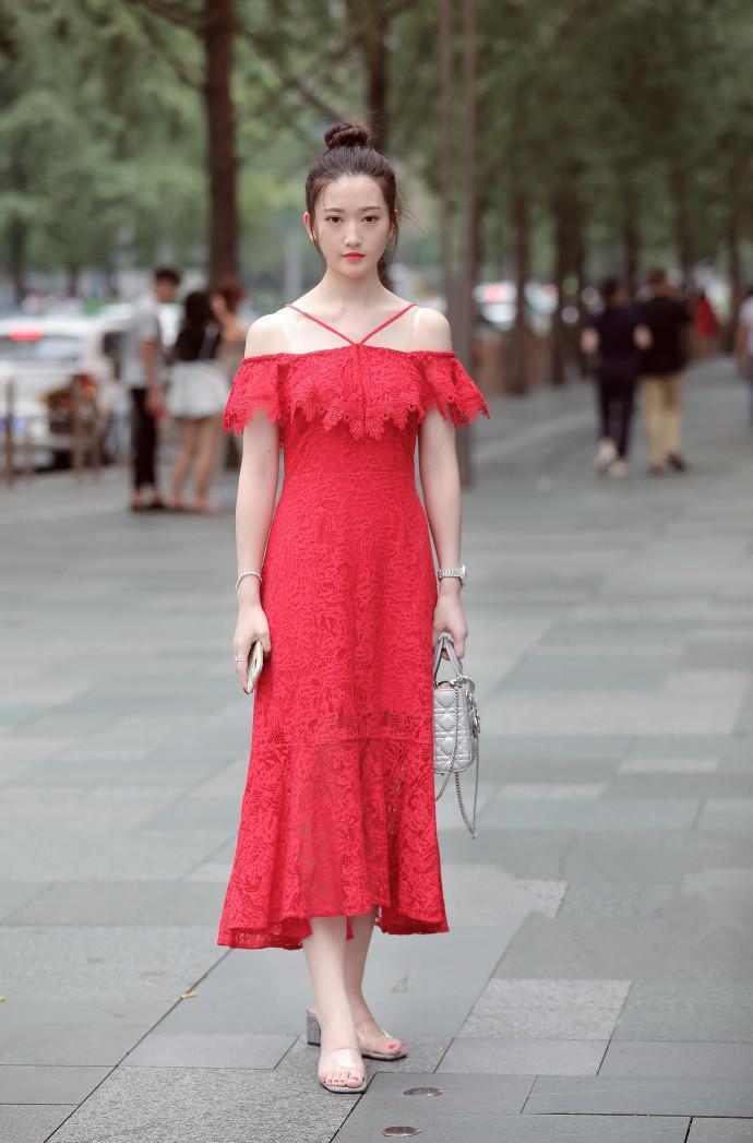 时尚美女街拍:迷人靓丽的美女,走在哪里都是焦点