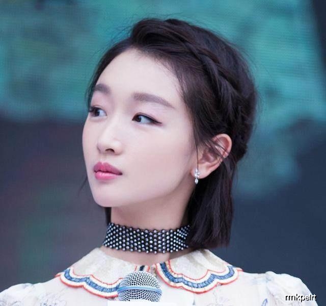 25岁周冬雨看起来这么美，38岁陈乔恩都靠这个小东西提升自己
