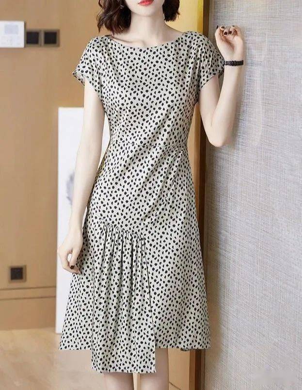 突然发现一女装:叫“蓝缕”刺绣,35-68岁女人穿,穿出