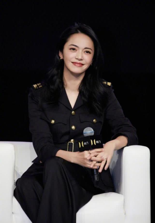 39岁姚晨终于高调,三套穿搭尽显精英气质,“郭芙蓉”气场全开