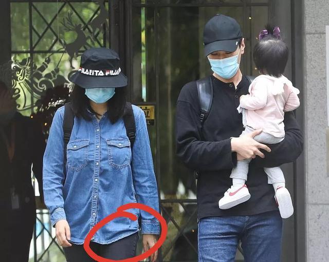 生娃催人老!高圆圆首次直播40岁状态太真实,满眼沧桑气质都变了