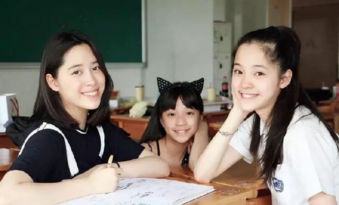 这是要往塑料姐妹的方向发展吗?