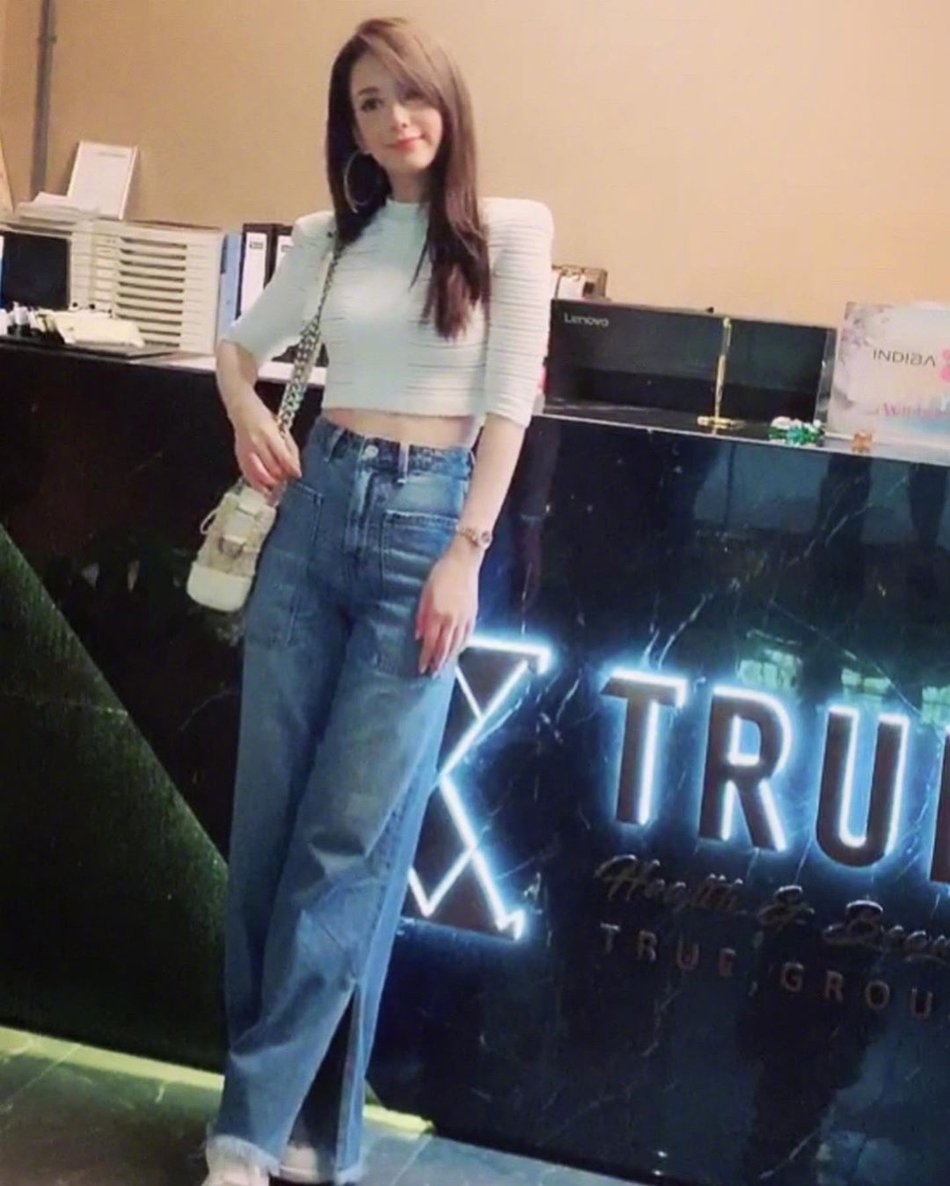 郭富城携妻现身，方媛一身小香风配爱马仕尽显名媛范，完美配一脸