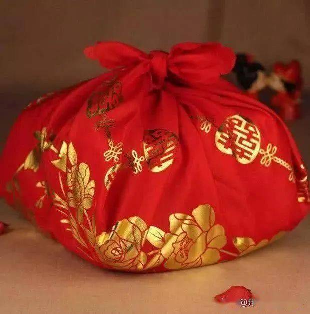 心理测试：4个红包袱，哪个最沉？秒测出你在他心里值多少钱！