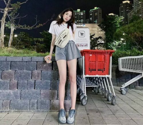 这是要往塑料姐妹的方向发展吗?