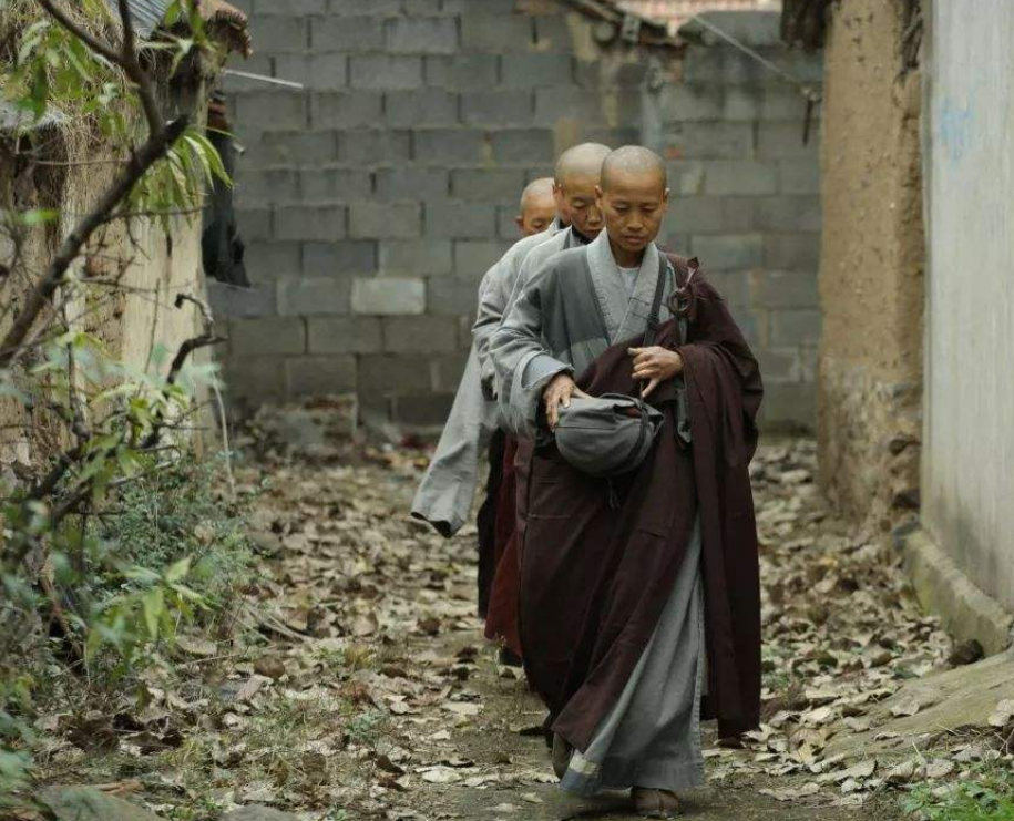 一百多位尼姑居住的“女寺庙”:一生不碰一分钱,一天只吃一顿饭