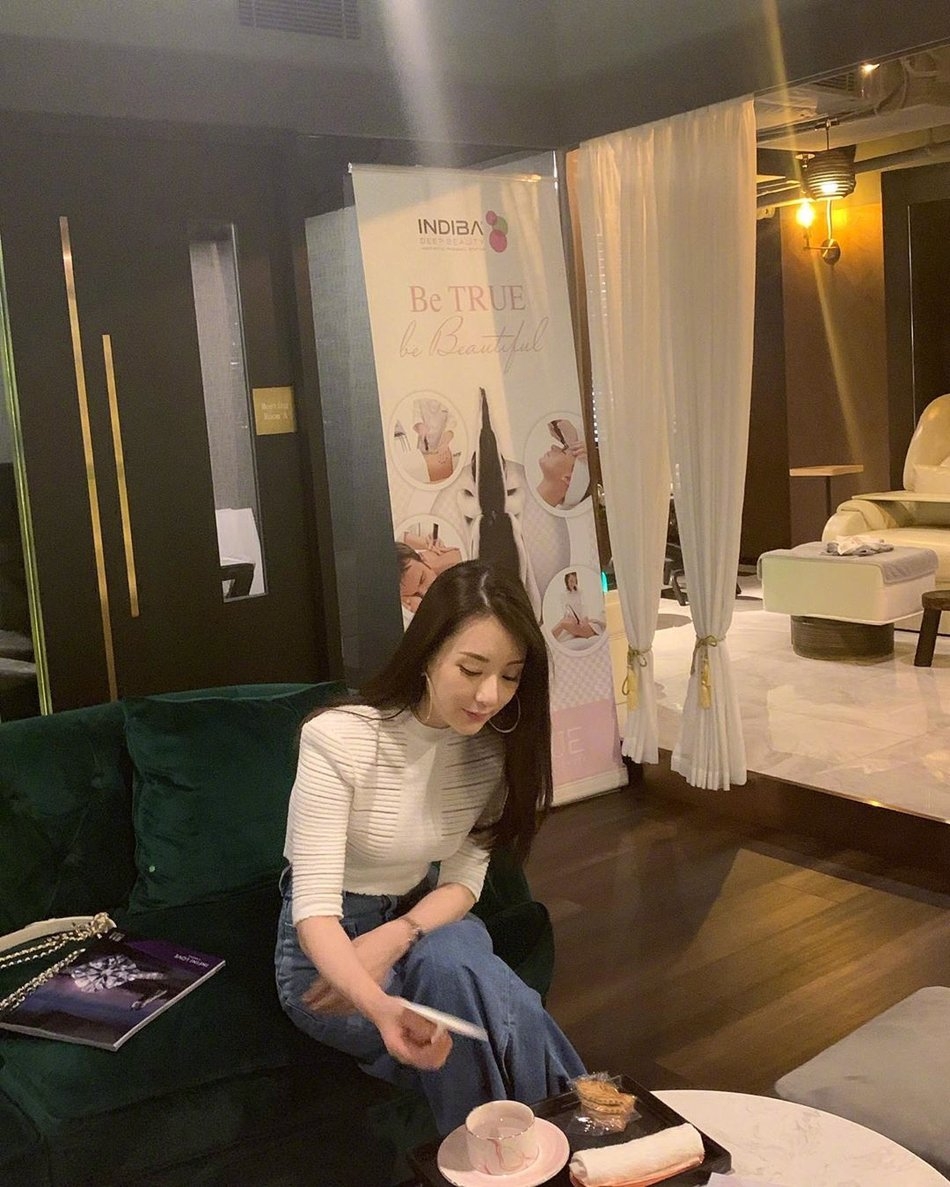 郭富城携妻现身，方媛一身小香风配爱马仕尽显名媛范，完美配一脸