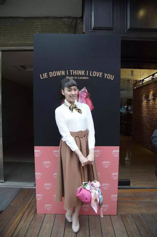 这是要往塑料姐妹的方向发展吗?