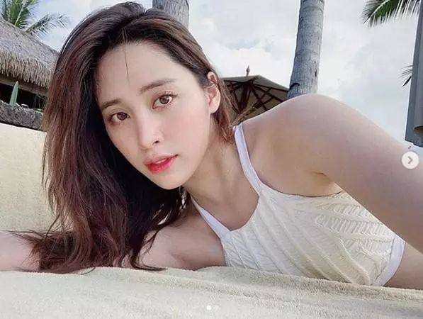 这是要往塑料姐妹的方向发展吗?