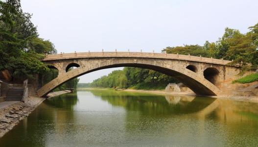 三座“鬼才”设计的桥,桥上走船不走人,最新的这座图纸拿反了?