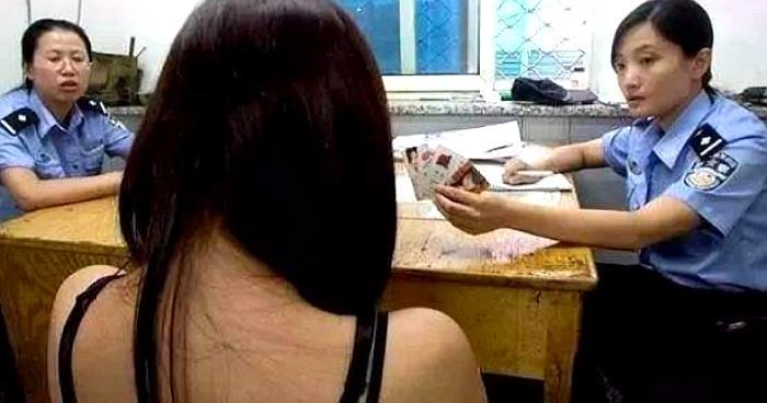 酒店门缝内经常塞进一些“小卡片”,单身男性最好别动歪心思!